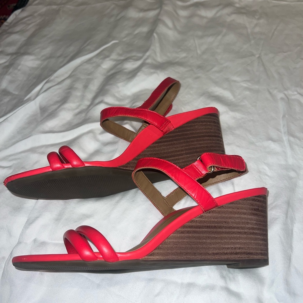 Vionic Strappy Wedges. Narrow wedge heel.